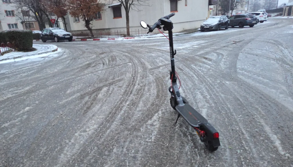 trotineta electrica pe zapada